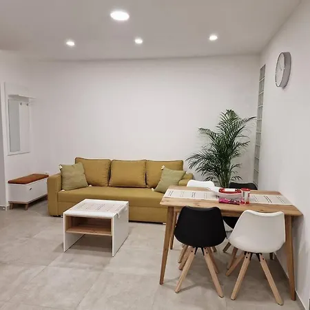 アパート Apartma Na Razgledni Poti