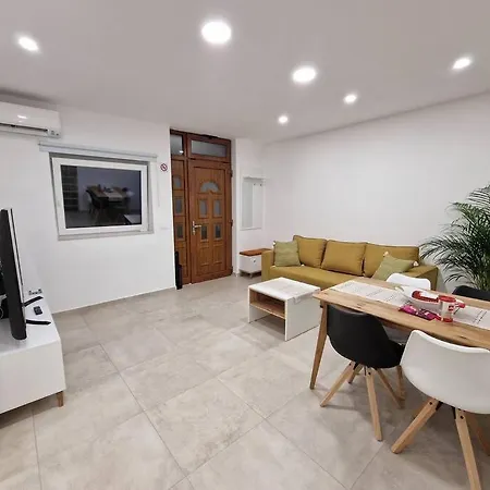 Apartma Na Razgledni Poti * アンカラン