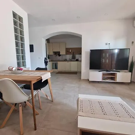 Apartma Na Razgledni Poti アパート アンカラン