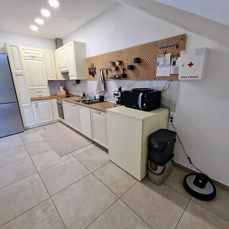 Apartma Na Razgledni Poti アパート